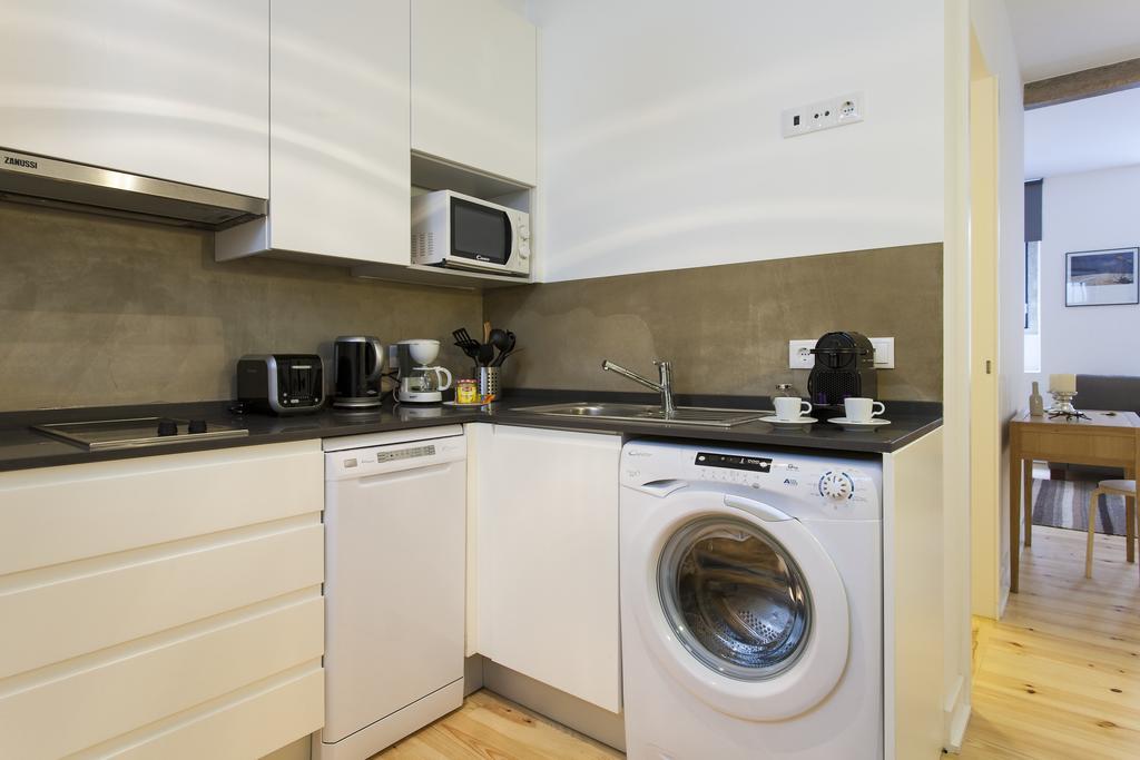 Joivy Cosy 1-Bed Flat With Workspace In Santa Catarina, Moments From Luis De Camoes Sq Lisboa Стая снимка