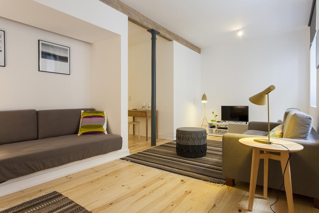 Joivy Cosy 1-Bed Flat With Workspace In Santa Catarina, Moments From Luis De Camoes Sq Lisboa Стая снимка