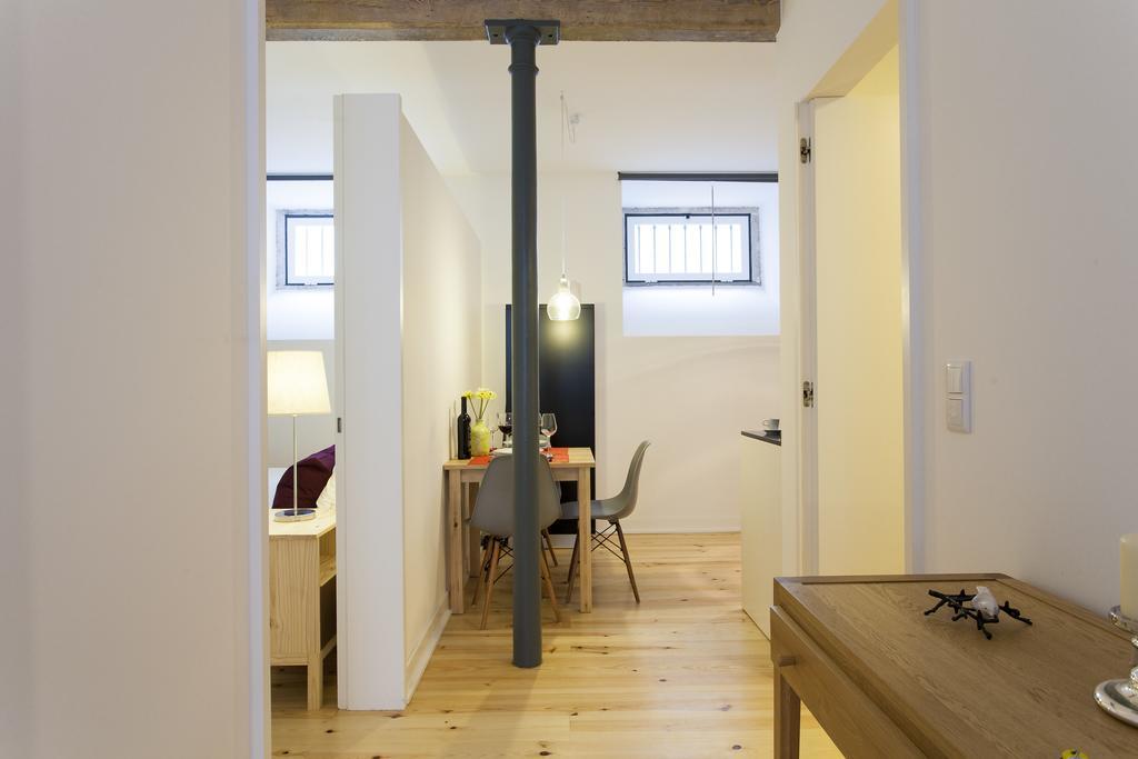Joivy Cosy 1-Bed Flat With Workspace In Santa Catarina, Moments From Luis De Camoes Sq Lisboa Стая снимка