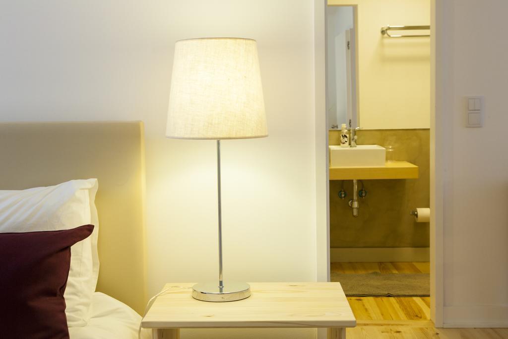 Joivy Cosy 1-Bed Flat With Workspace In Santa Catarina, Moments From Luis De Camoes Sq Lisboa Стая снимка