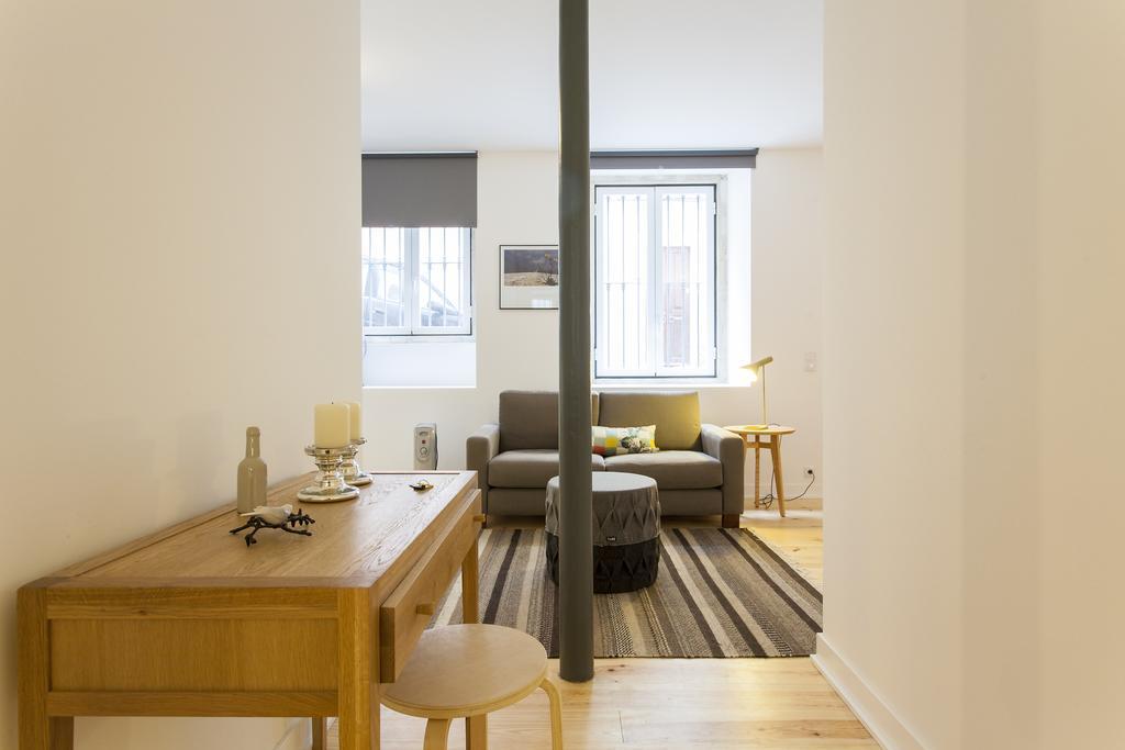 Joivy Cosy 1-Bed Flat With Workspace In Santa Catarina, Moments From Luis De Camoes Sq Lisboa Стая снимка