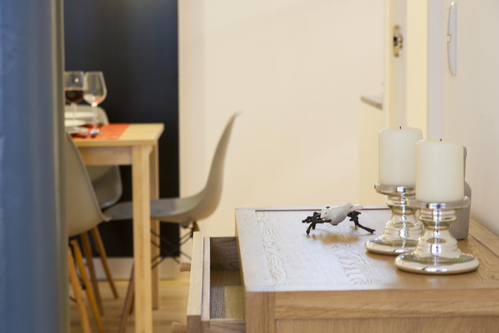 Joivy Cosy 1-Bed Flat With Workspace In Santa Catarina, Moments From Luis De Camoes Sq Lisboa Стая снимка