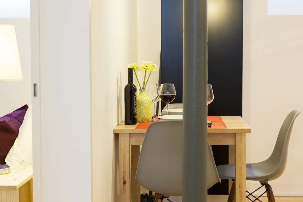 Joivy Cosy 1-Bed Flat With Workspace In Santa Catarina, Moments From Luis De Camoes Sq Lisboa Стая снимка