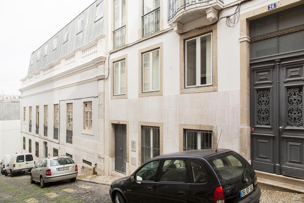 Joivy Cosy 1-Bed Flat With Workspace In Santa Catarina, Moments From Luis De Camoes Sq Lisboa Стая снимка