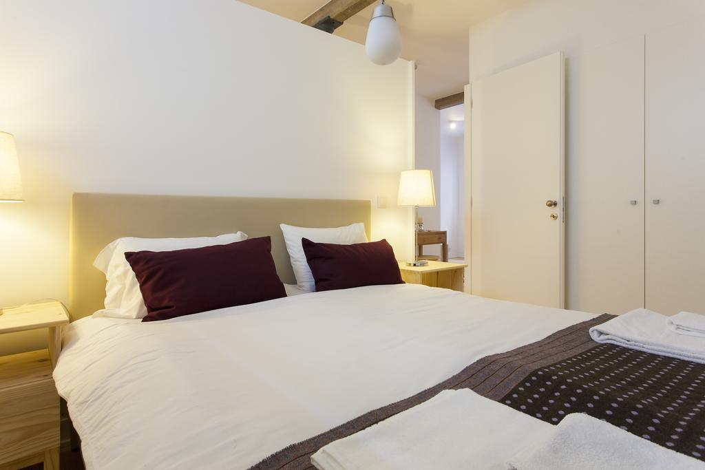 Joivy Cosy 1-Bed Flat With Workspace In Santa Catarina, Moments From Luis De Camoes Sq Lisboa Стая снимка