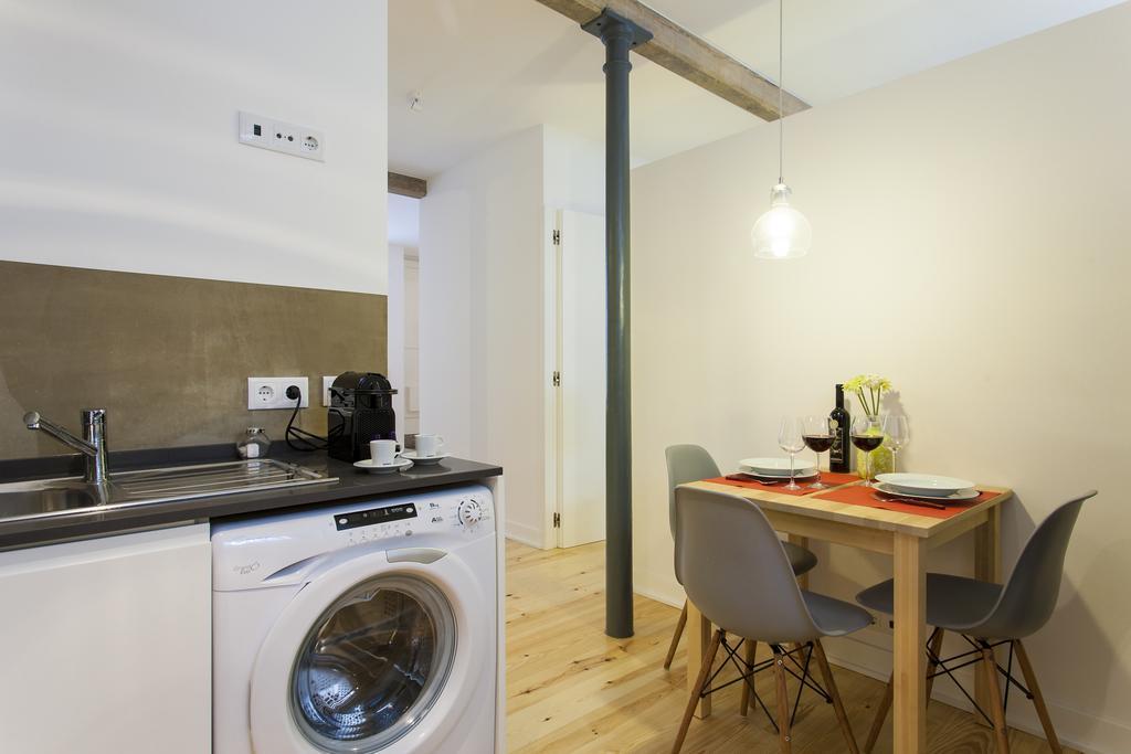 Joivy Cosy 1-Bed Flat With Workspace In Santa Catarina, Moments From Luis De Camoes Sq Lisboa Стая снимка