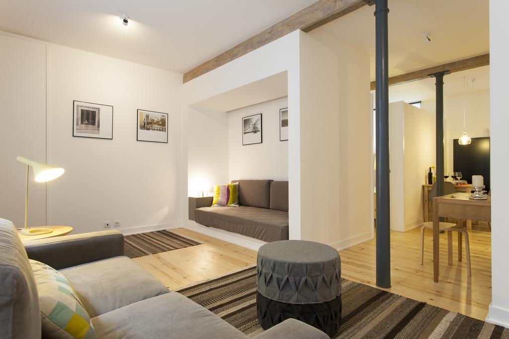 Joivy Cosy 1-Bed Flat With Workspace In Santa Catarina, Moments From Luis De Camoes Sq Lisboa Стая снимка